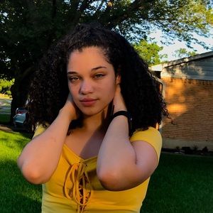 Meet your Posher, Kayla